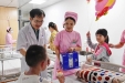 患者家属送锦旗，点赞儿科李医生