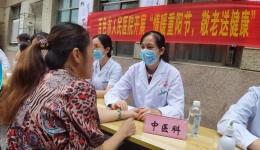 我院开展“情暖重阳节，敬老送健康”进社区义诊志愿服务活