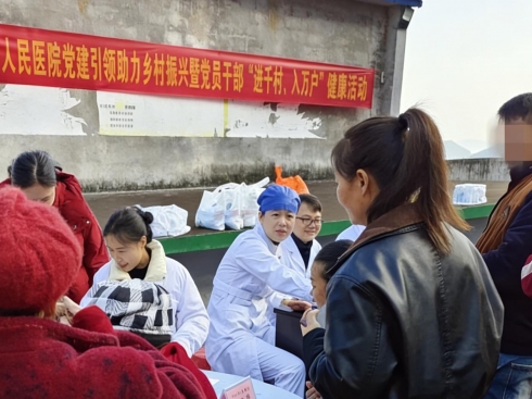 我院专家赴乐业县新化镇开展党建引领助力乡村振兴暨党员干部“进千村、入万户”送健康活动