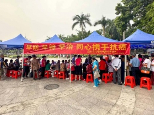 我院开展“全国肿瘤防治宣传周”健康义诊活动