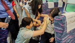 我院护理人员列车上紧急施救发病旅客